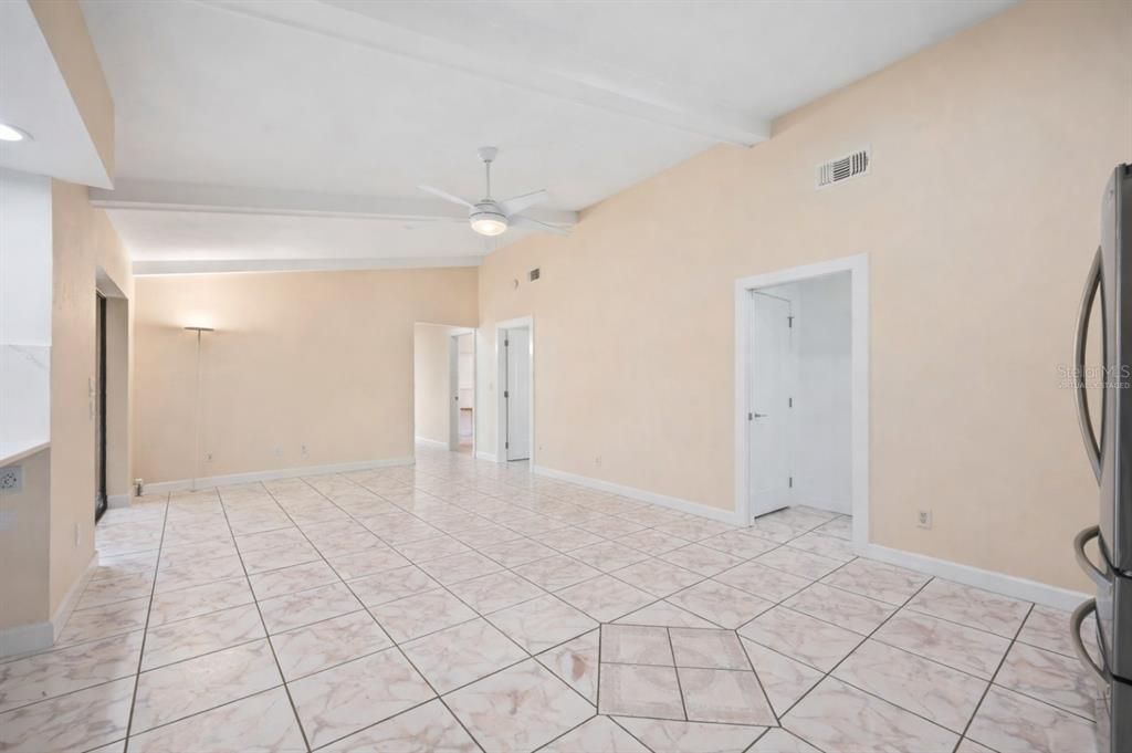 En Venta: $969,000 (3 camas, 3 baños, 2856 Pies cuadrados)