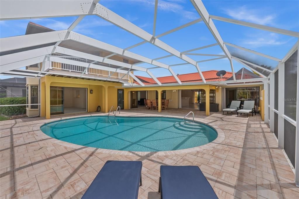 En Venta: $969,000 (3 camas, 3 baños, 2856 Pies cuadrados)