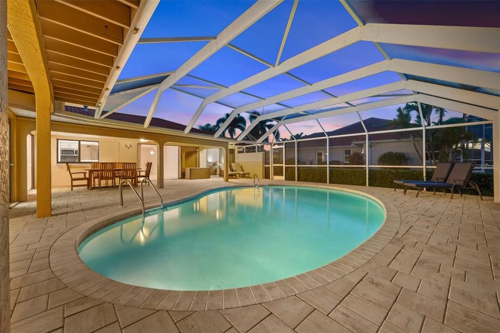 En Venta: $969,000 (3 camas, 3 baños, 2856 Pies cuadrados)