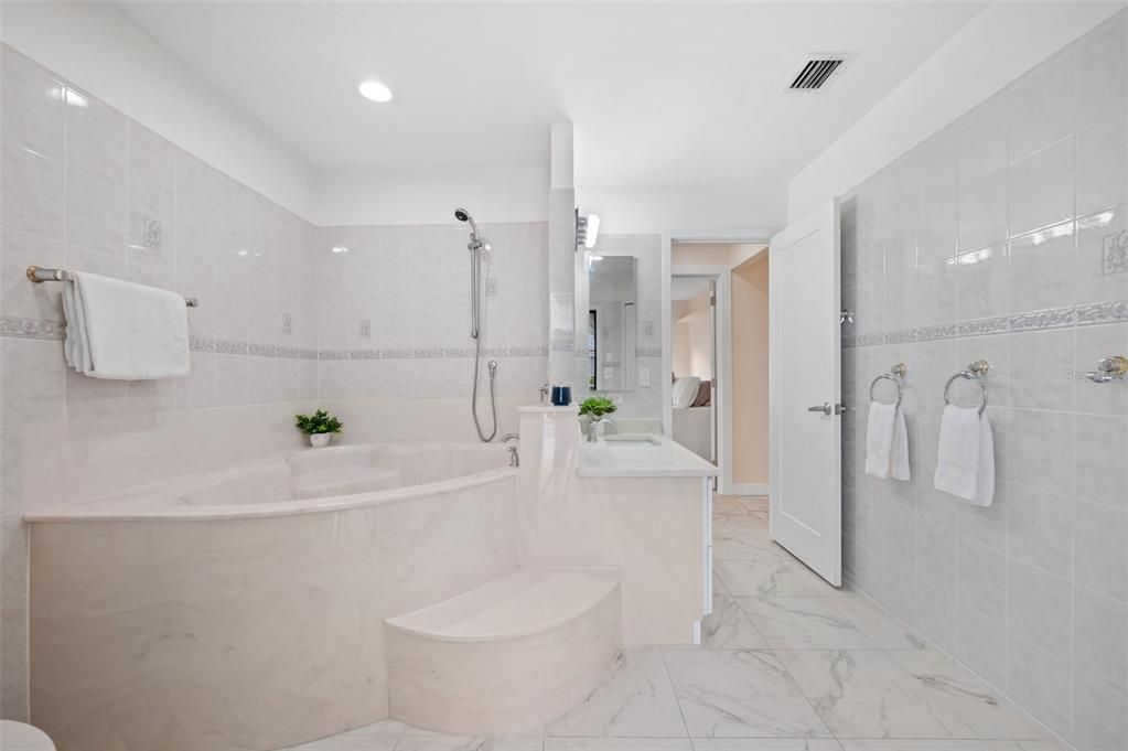 En Venta: $969,000 (3 camas, 3 baños, 2856 Pies cuadrados)