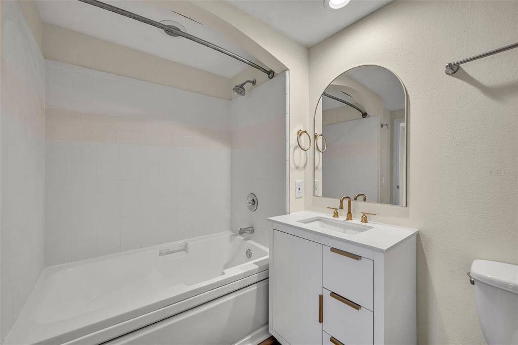 For Sale: $249,900 (1 beds, 1 baths, 771 Square Feet)