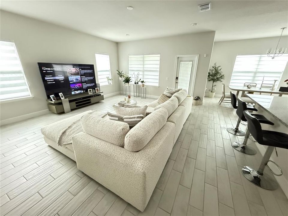 For Rent: $2,600 (4 beds, 2 baths, 2181 Square Feet)
