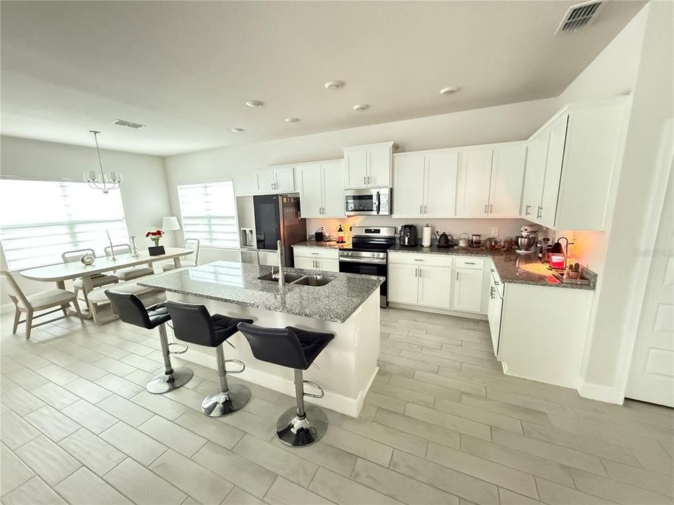 For Rent: $2,600 (4 beds, 2 baths, 2181 Square Feet)