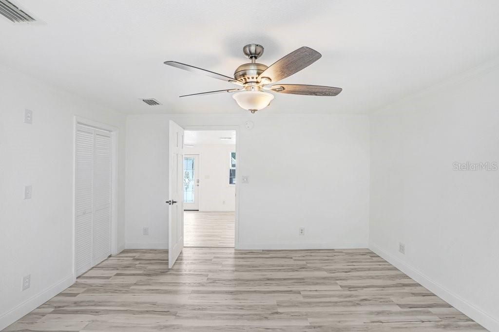 Activo con contrato: $335,000 (3 camas, 2 baños, 1309 Pies cuadrados)