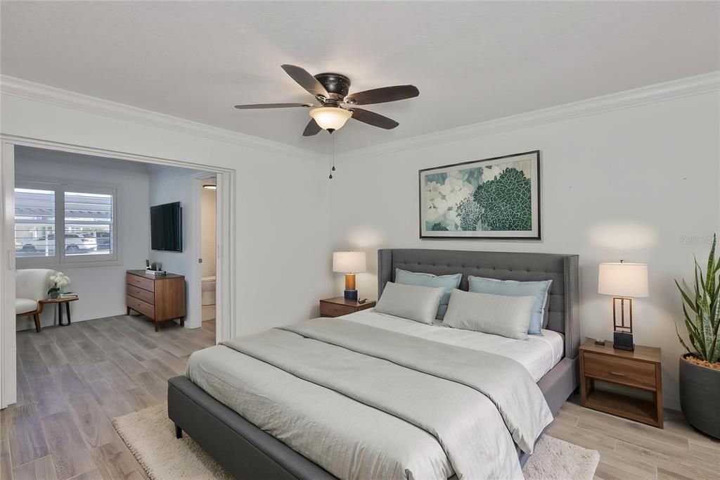 For Sale: $125,000 (1 beds, 1 baths, 728 Square Feet)