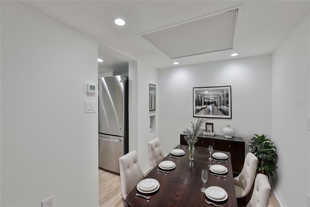 For Sale: $125,000 (1 beds, 1 baths, 728 Square Feet)