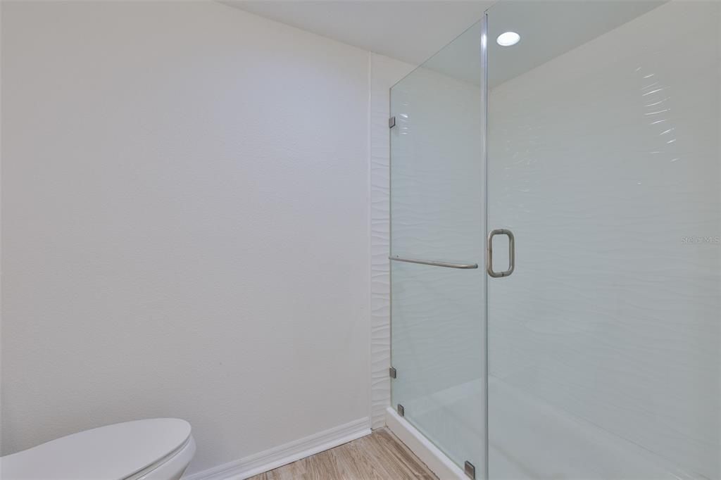 For Sale: $125,000 (1 beds, 1 baths, 728 Square Feet)