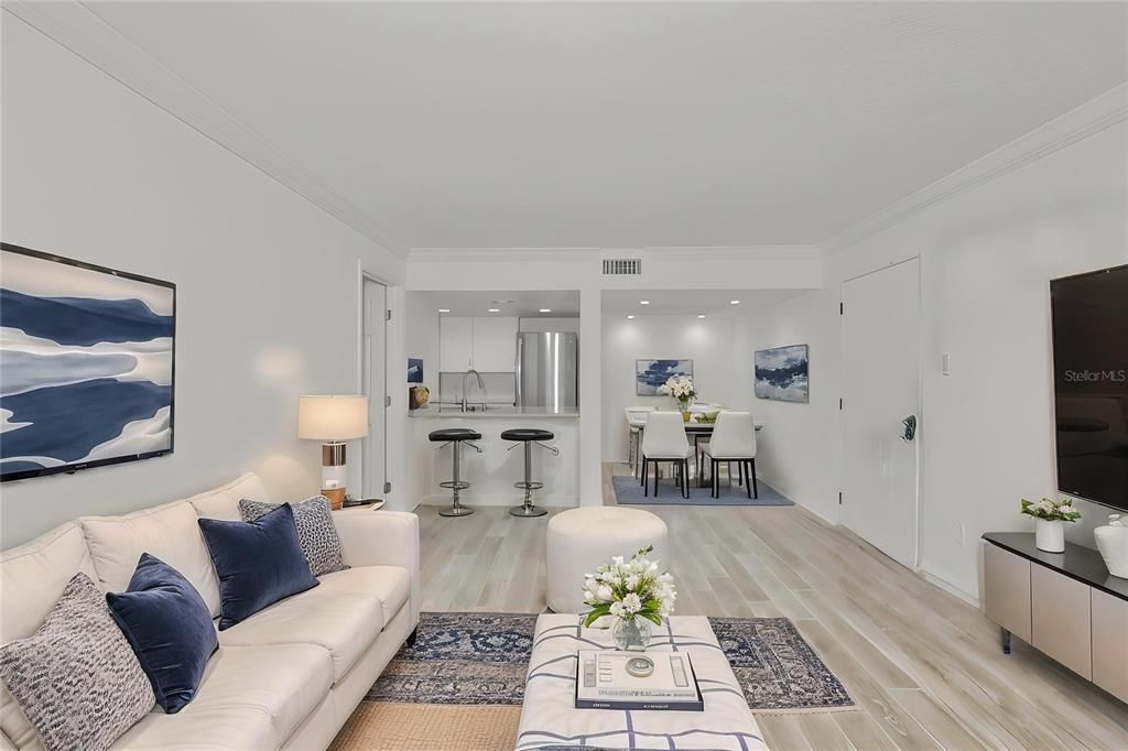 For Sale: $125,000 (1 beds, 1 baths, 728 Square Feet)