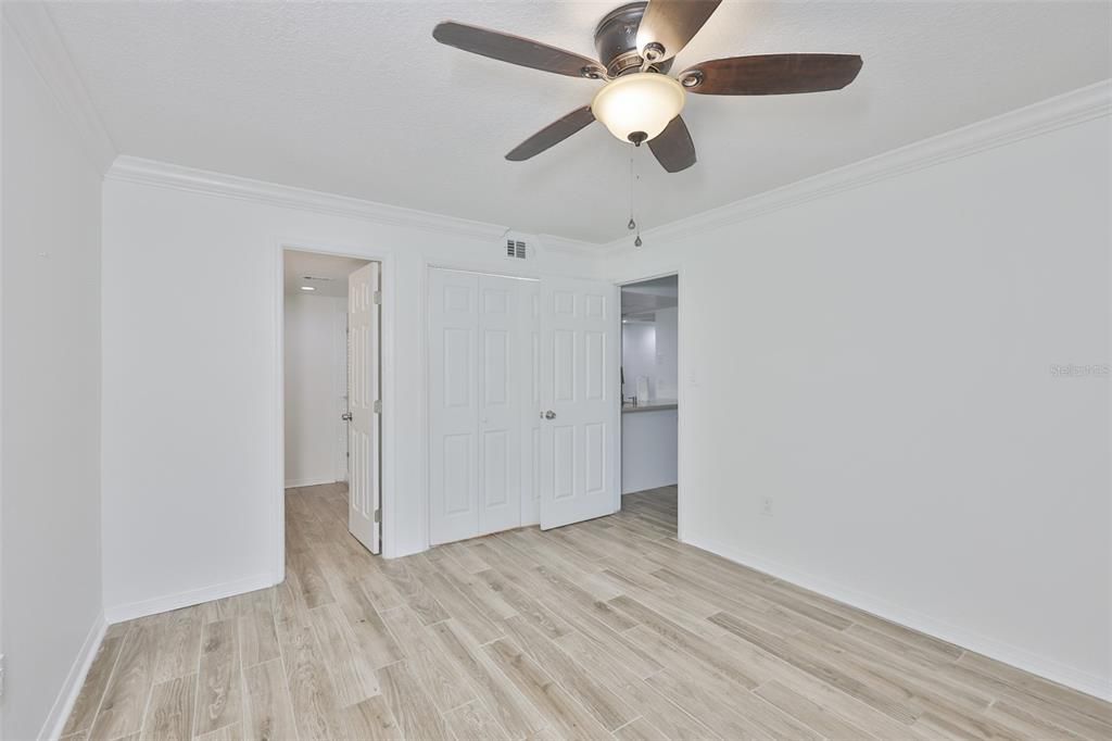 For Sale: $125,000 (1 beds, 1 baths, 728 Square Feet)