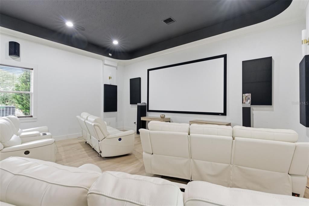 На продажу: $1,999,999 (6 спален, 4 ванн, 7521 Квадратных фут)