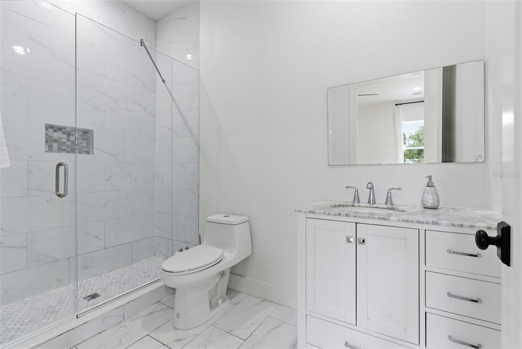 На продажу: $1,999,999 (6 спален, 4 ванн, 7521 Квадратных фут)