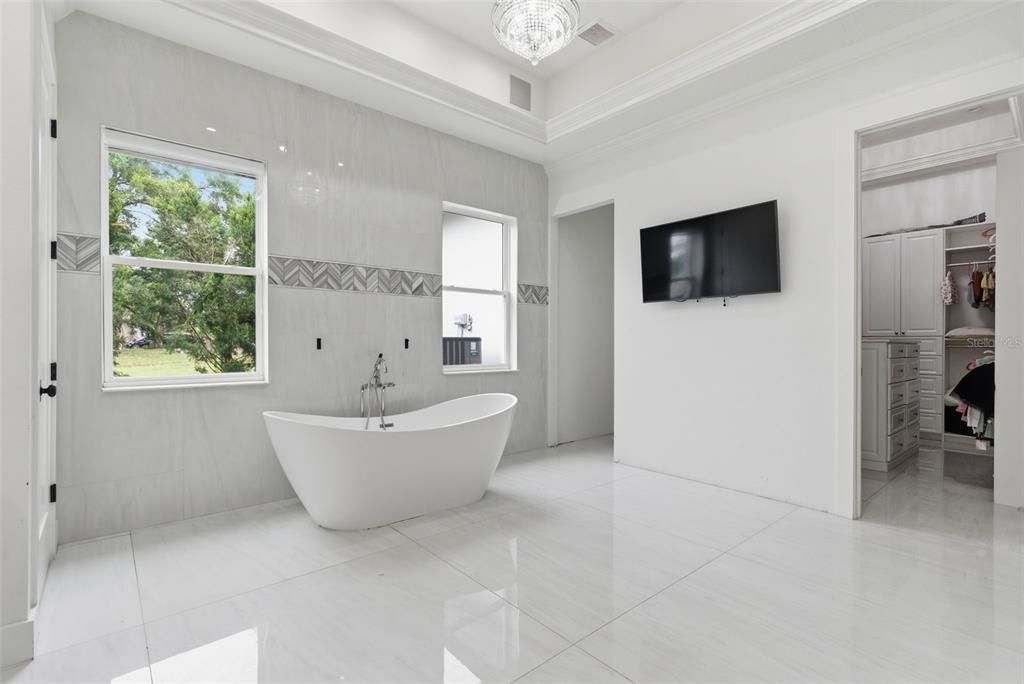 На продажу: $1,999,999 (6 спален, 4 ванн, 7521 Квадратных фут)