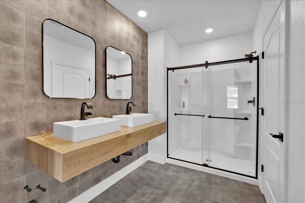 Active With Contract: $2,250 (3 beds, 2 baths, 1620 Square Feet)