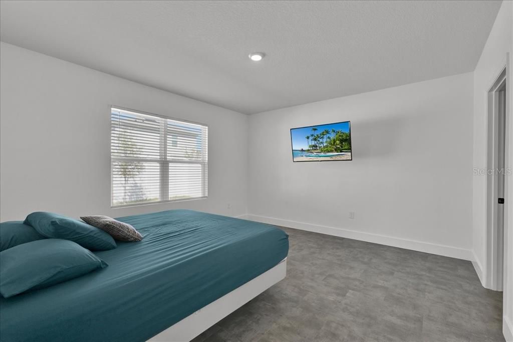 Active With Contract: $2,250 (3 beds, 2 baths, 1620 Square Feet)