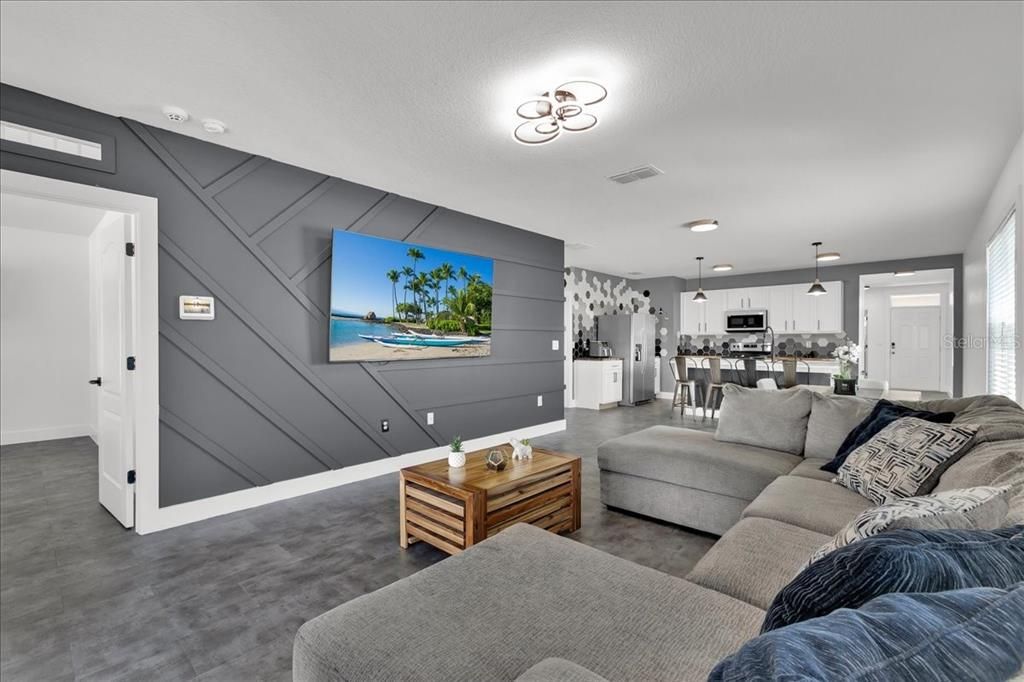 Active With Contract: $2,250 (3 beds, 2 baths, 1620 Square Feet)