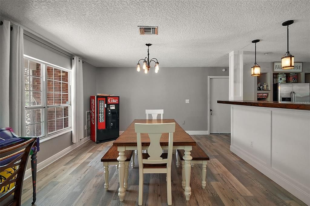 For Sale: $699,900 (4 beds, 3 baths, 2878 Square Feet)
