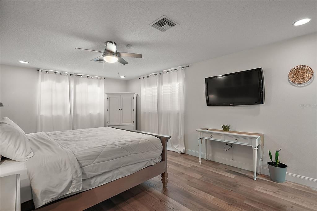 For Sale: $699,900 (4 beds, 3 baths, 2878 Square Feet)