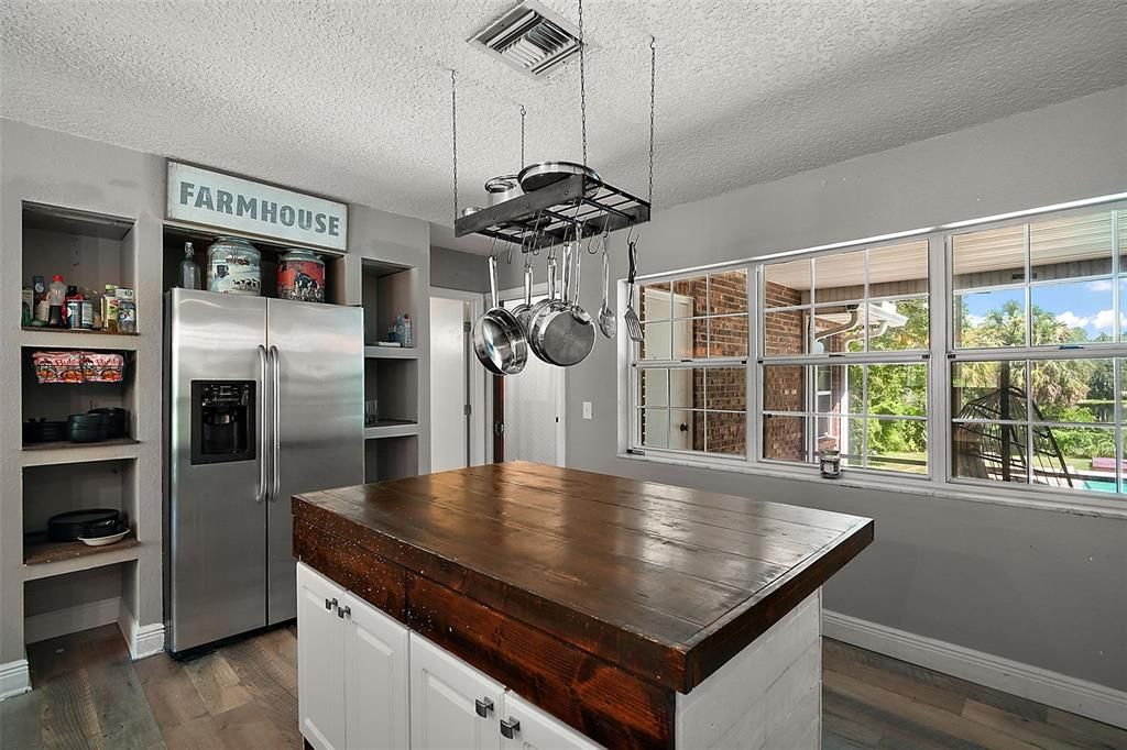 For Sale: $699,900 (4 beds, 3 baths, 2878 Square Feet)