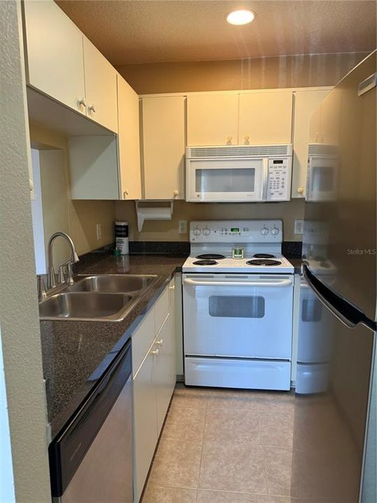 В аренду: $1,450 (2 спален, 2 ванн, 800 Квадратных фут)