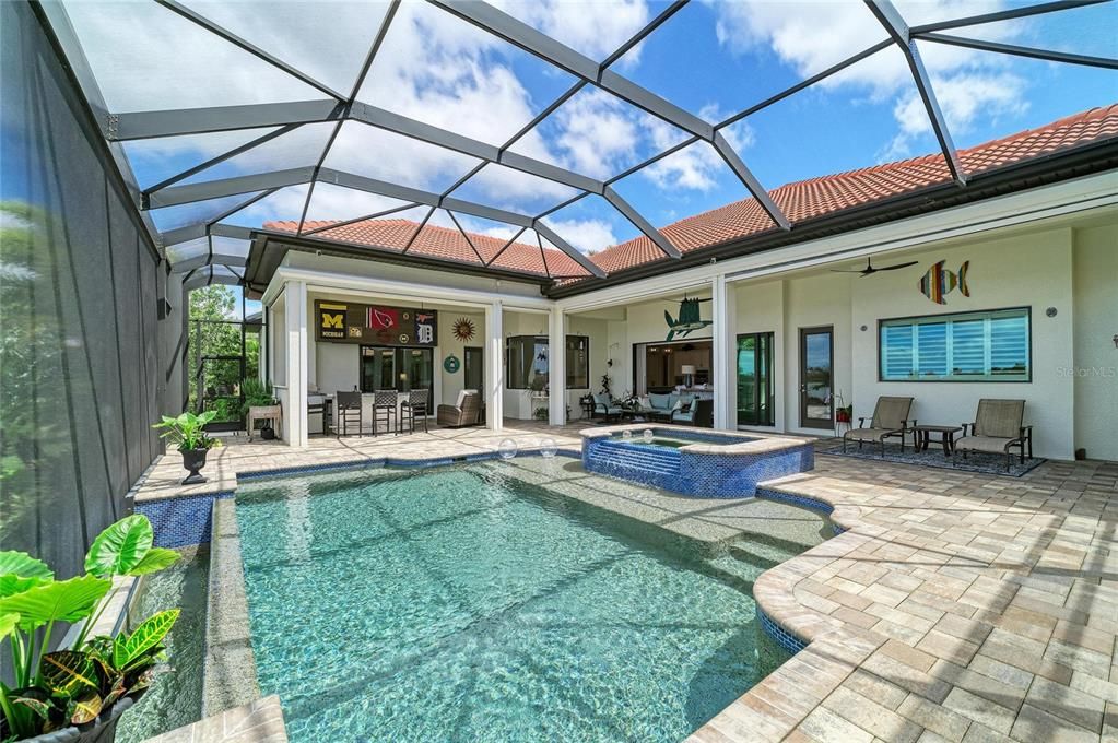Activo con contrato: $1,750,000 (3 camas, 3 baños, 3724 Pies cuadrados)