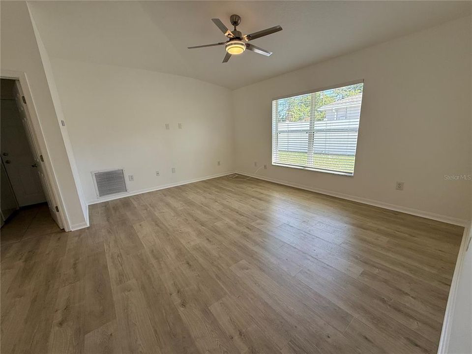 For Rent: $2,000 (3 beds, 2 baths, 1474 Square Feet)