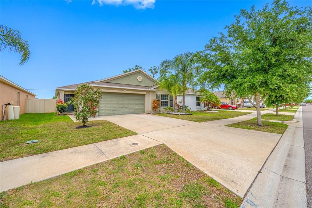 Active With Contract: $300,000 (4 beds, 2 baths, 1810 Square Feet)