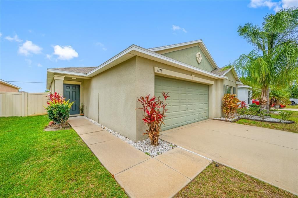 Active With Contract: $300,000 (4 beds, 2 baths, 1810 Square Feet)