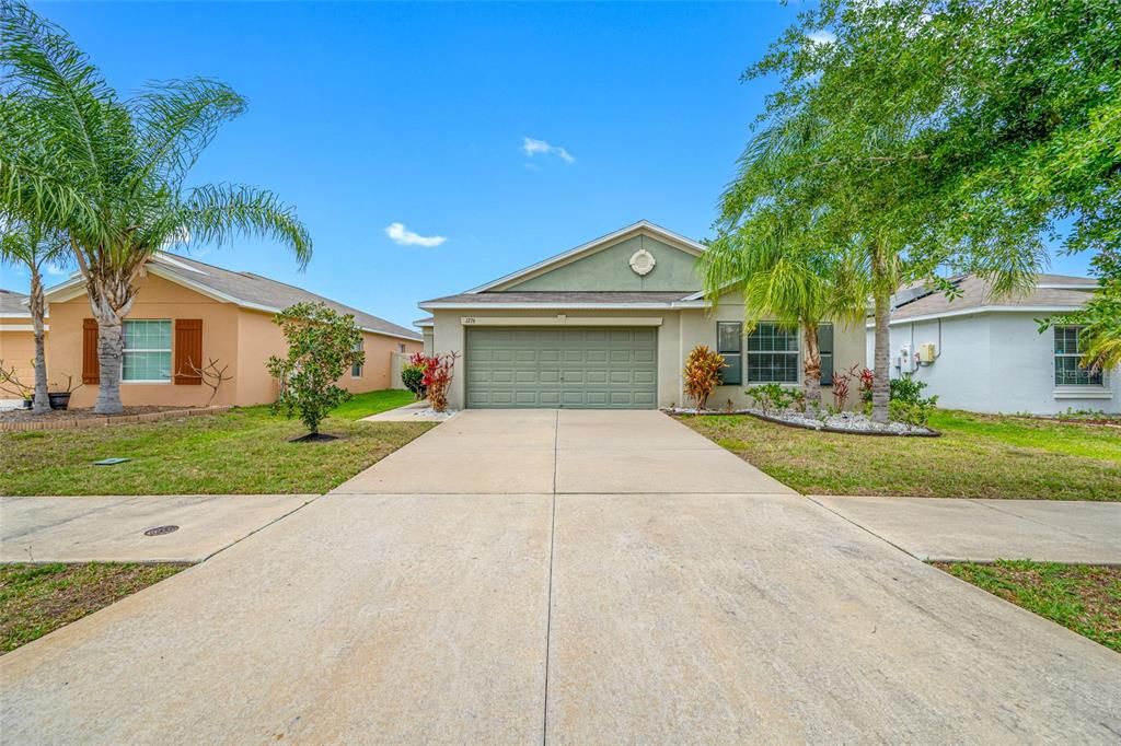 Active With Contract: $300,000 (4 beds, 2 baths, 1810 Square Feet)