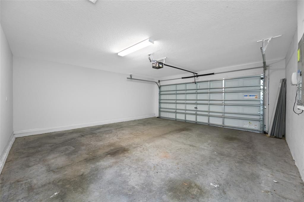 Active With Contract: $300,000 (4 beds, 2 baths, 1810 Square Feet)