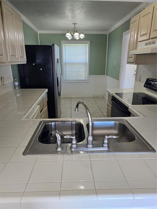 For Rent: $1,600 (2 beds, 1 baths, 1190 Square Feet)