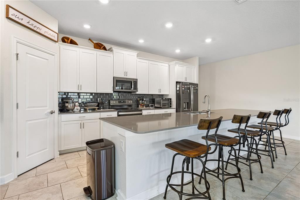 Active With Contract: $780,000 (5 beds, 3 baths, 3931 Square Feet)