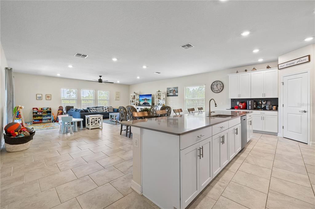 Active With Contract: $780,000 (5 beds, 3 baths, 3931 Square Feet)