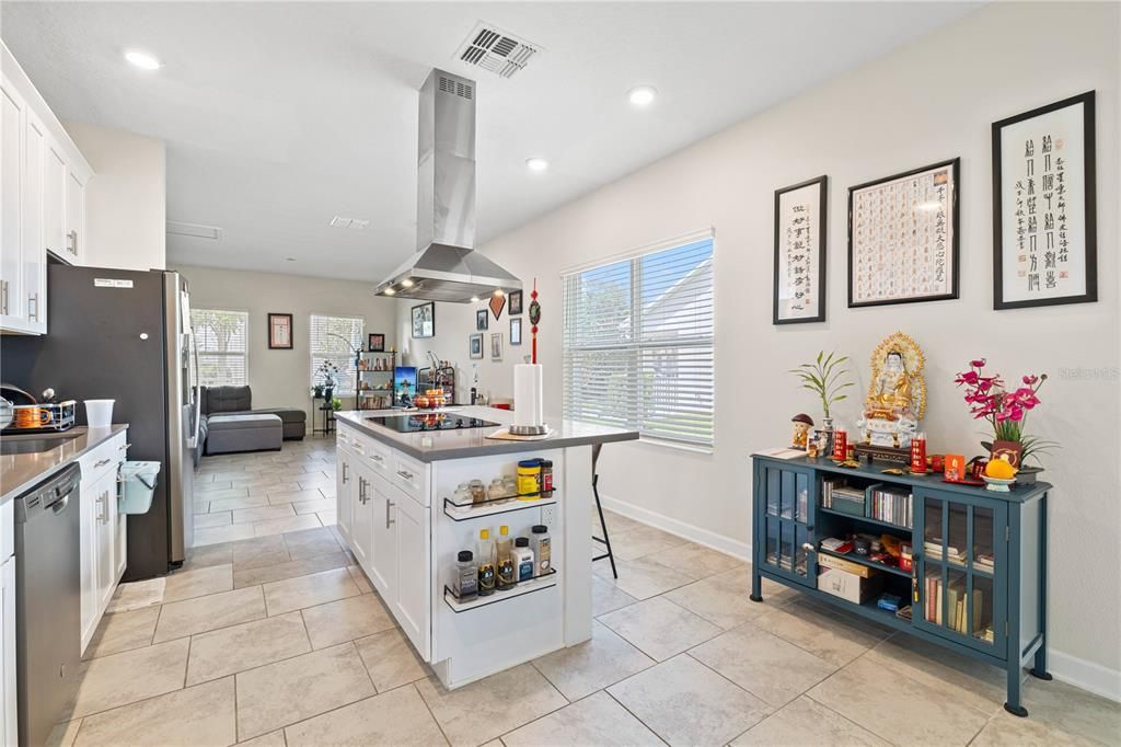 Active With Contract: $780,000 (5 beds, 3 baths, 3931 Square Feet)