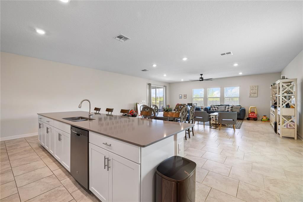 Active With Contract: $780,000 (5 beds, 3 baths, 3931 Square Feet)