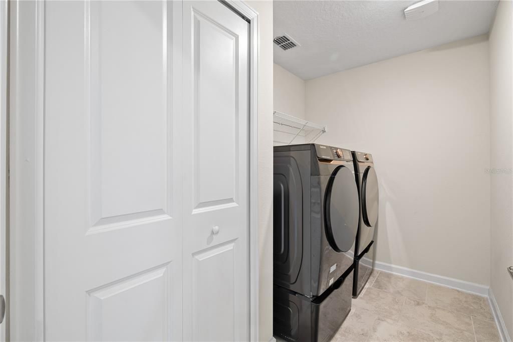 Active With Contract: $780,000 (5 beds, 3 baths, 3931 Square Feet)
