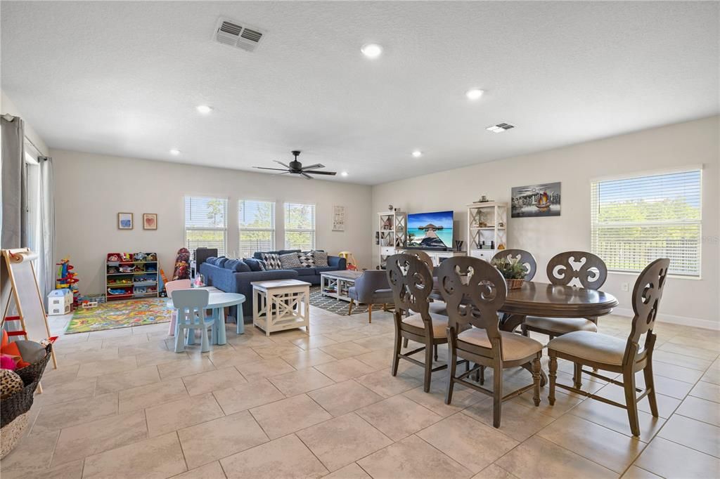 Active With Contract: $780,000 (5 beds, 3 baths, 3931 Square Feet)