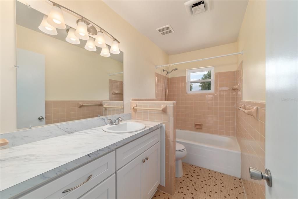 For Rent: $2,250 (3 beds, 2 baths, 1771 Square Feet)
