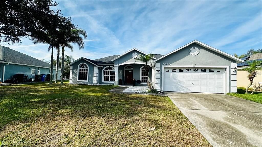 Active With Contract: $2,200 (3 beds, 2 baths, 1697 Square Feet)