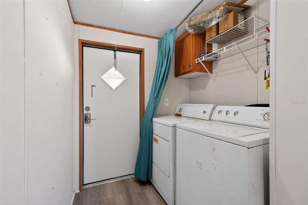 For Sale: $140,000 (2 beds, 2 baths, 896 Square Feet)