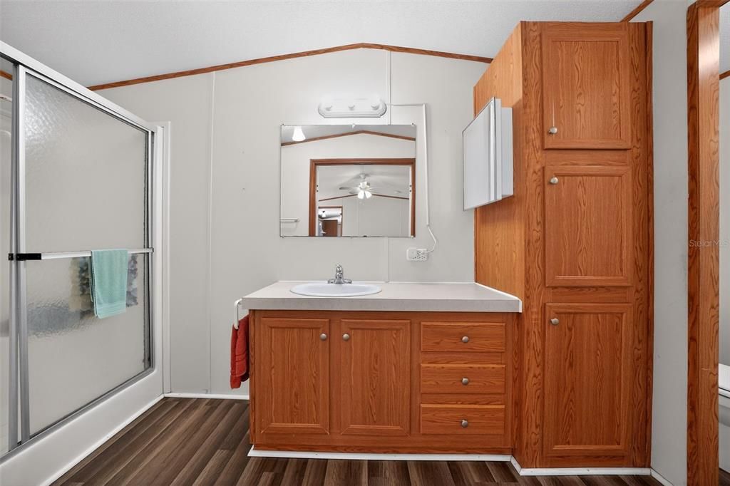 For Sale: $140,000 (2 beds, 2 baths, 896 Square Feet)
