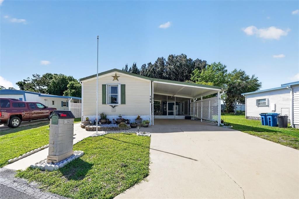 For Sale: $140,000 (2 beds, 2 baths, 896 Square Feet)