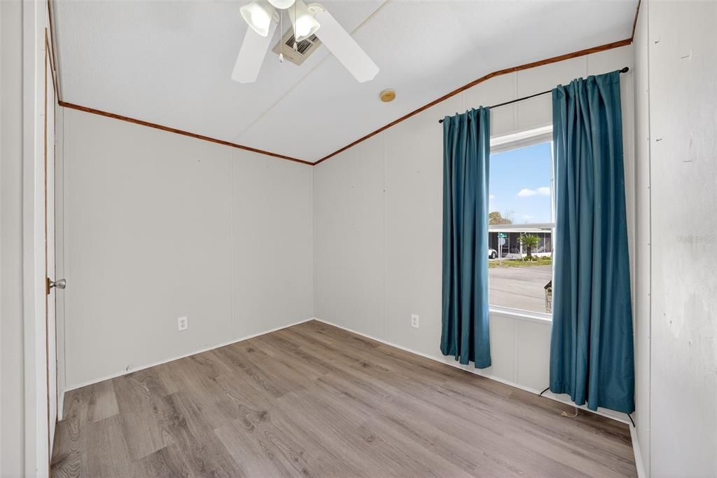 For Sale: $140,000 (2 beds, 2 baths, 896 Square Feet)