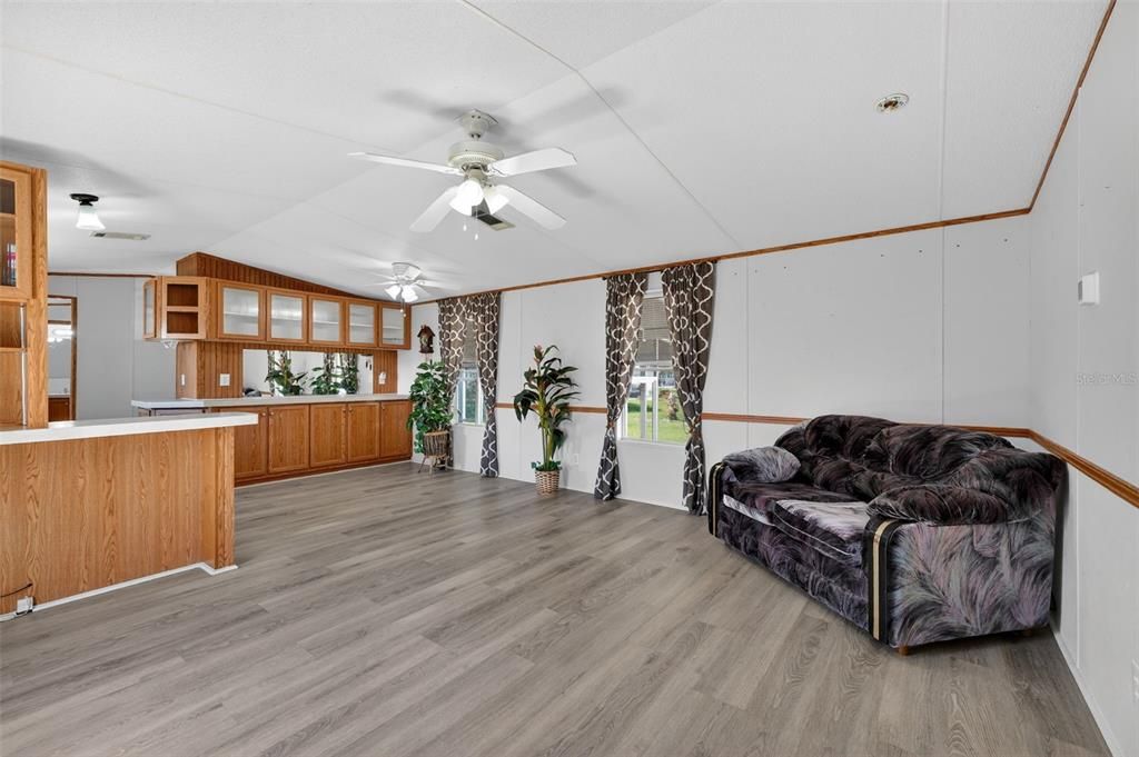 For Sale: $140,000 (2 beds, 2 baths, 896 Square Feet)
