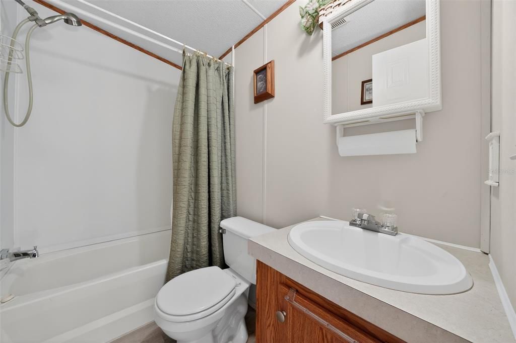 For Sale: $140,000 (2 beds, 2 baths, 896 Square Feet)