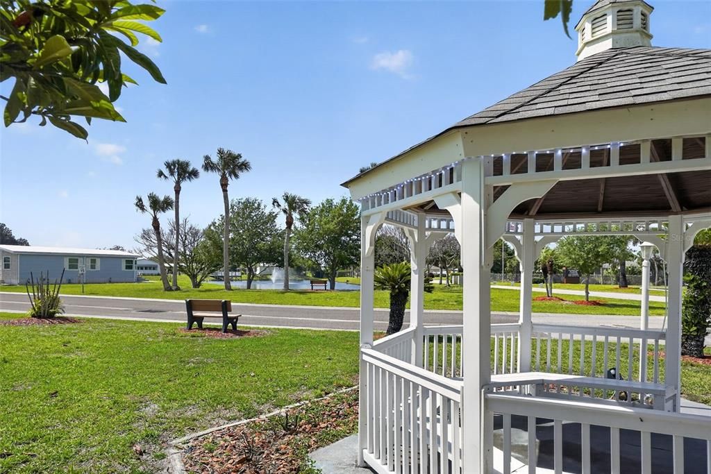 For Sale: $140,000 (2 beds, 2 baths, 896 Square Feet)