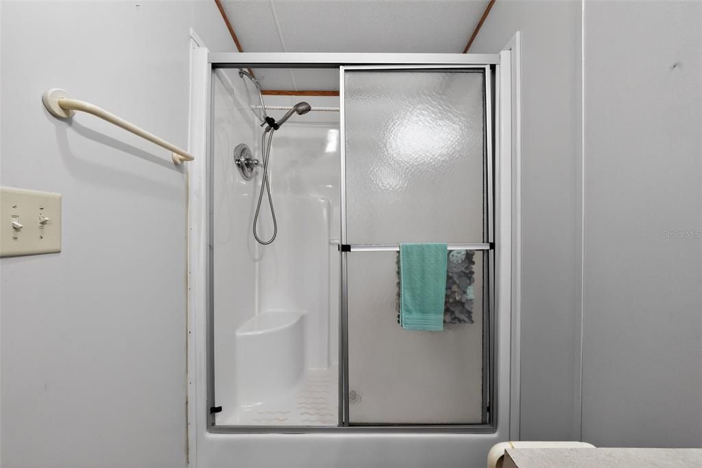 For Sale: $140,000 (2 beds, 2 baths, 896 Square Feet)