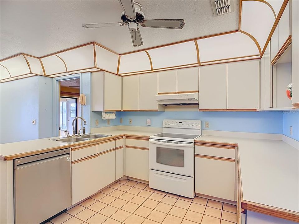 En Venta: $469,900 (3 camas, 2 baños, 2247 Pies cuadrados)