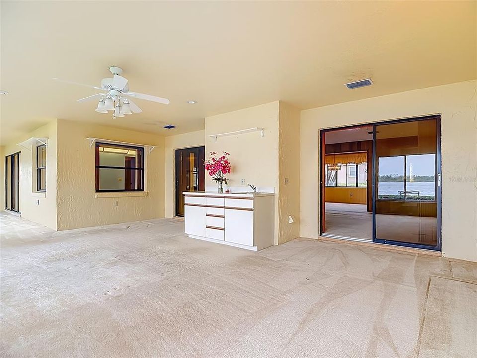 En Venta: $469,900 (3 camas, 2 baños, 2247 Pies cuadrados)