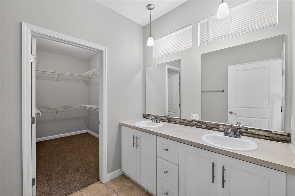 Activo con contrato: $230,000 (3 camas, 2 baños, 1632 Pies cuadrados)