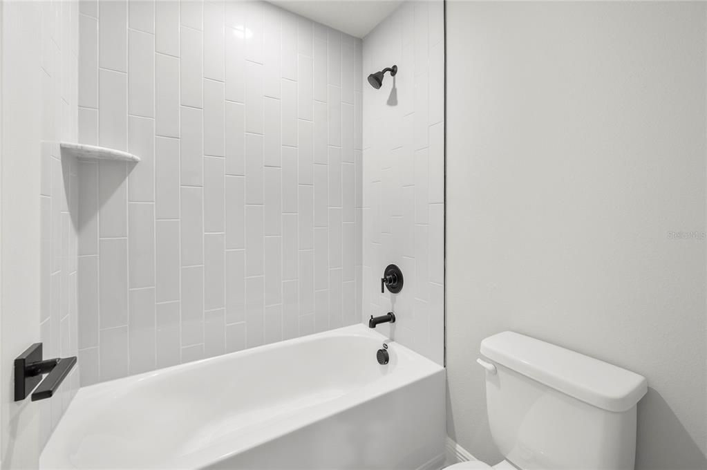На продажу: $416,900 (5 спален, 3 ванн, 2244 Квадратных фут)